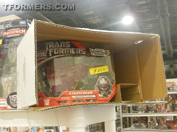 BotCon 2013   The Transformers Convention Dealer Room Image Gallery   OVER 500 Images  (271 of 582)